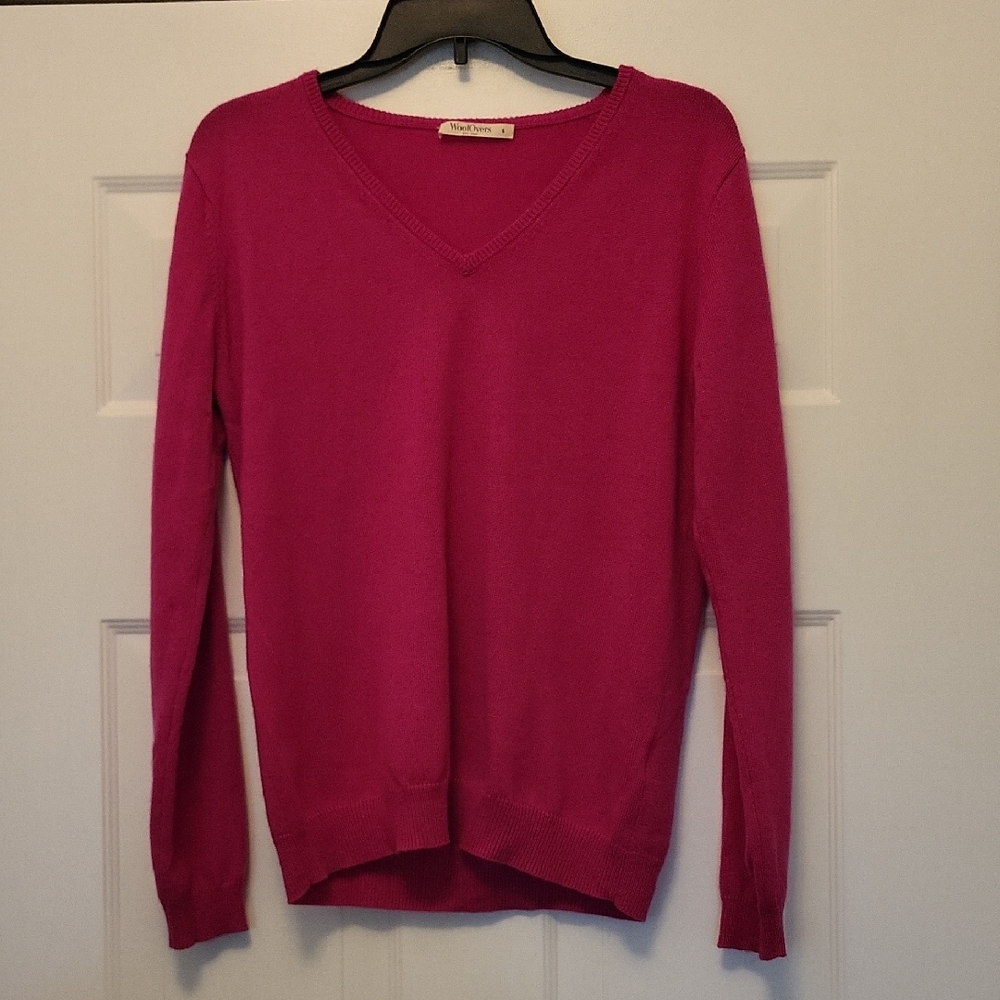 WoolOvers V-Neck Sweater in Fuchsia